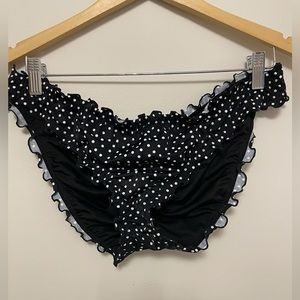 Victoria’s Secret cheeky ruched ruffle swim bottoms. Nwot